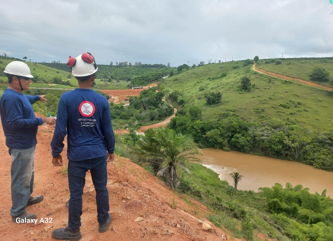 Equipe Sinai Geologia em campo
